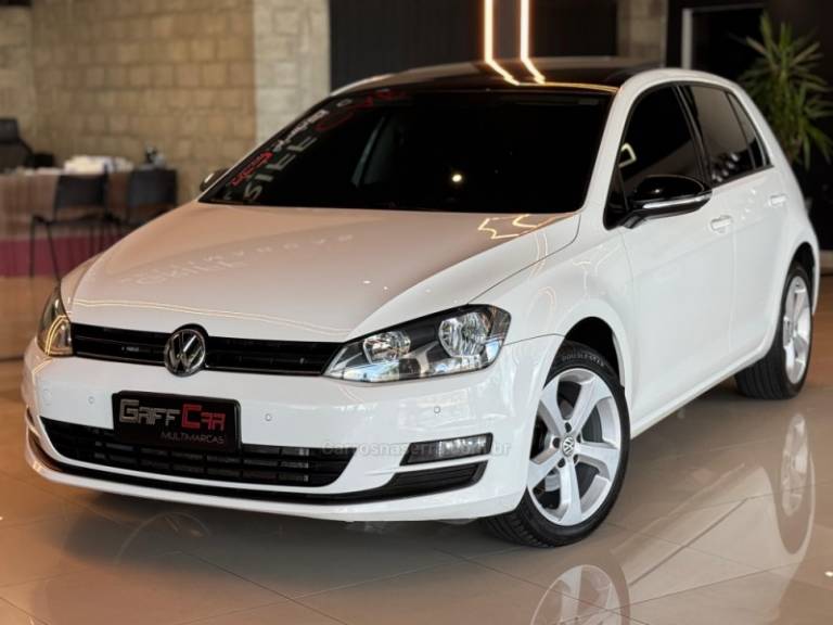 VOLKSWAGEN - GOLF - 2014/2015 - Branca - R$ 82.900,00