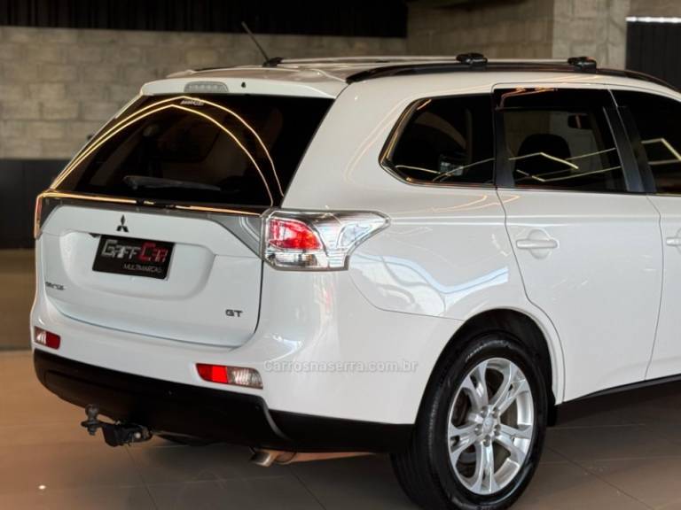 MITSUBISHI - OUTLANDER - 2013/2014 - Branca - R$ 81.900,00