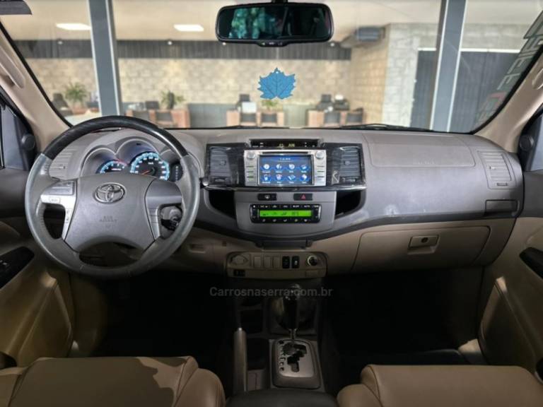 TOYOTA - HILUX SW4 - 2012/2012 - Preta - R$ 139.900,00
