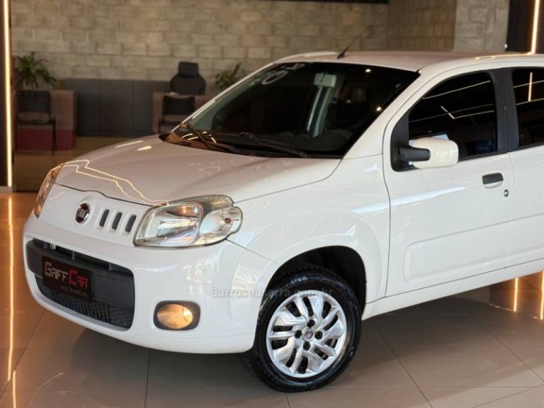 FIAT - UNO - 2014/2015 - Branca - R$ 35.900,00