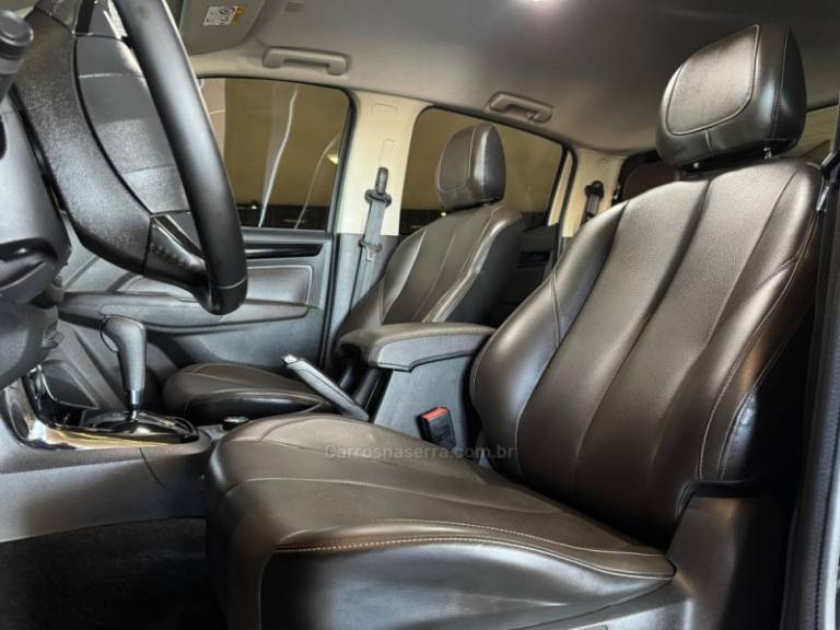 CHEVROLET - S10 - 2021/2022 - Preta - R$ 203.900,00