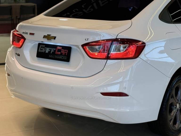 CHEVROLET - CRUZE - 2022/2023 - Branca - R$ 109.900,00