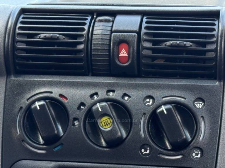 CHEVROLET - CLASSIC - 2010/2011 - Branca - R$ 19.900,00