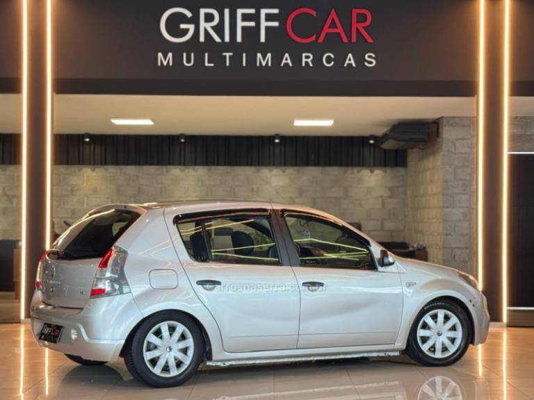 RENAULT - SANDERO - 2013/2014 - Prata - R$ 34.900,00