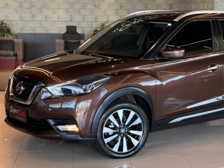 NISSAN - KICKS - 2019/2020 - Marrom - R$ 86.900,00