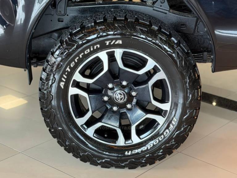 TOYOTA - HILUX - 2020/2021 - Preta - R$ 249.900,00
