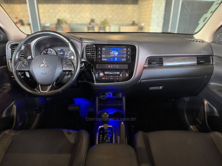 MITSUBISHI - OUTLANDER - 2015/2016 - Branca - R$ 121.900,00