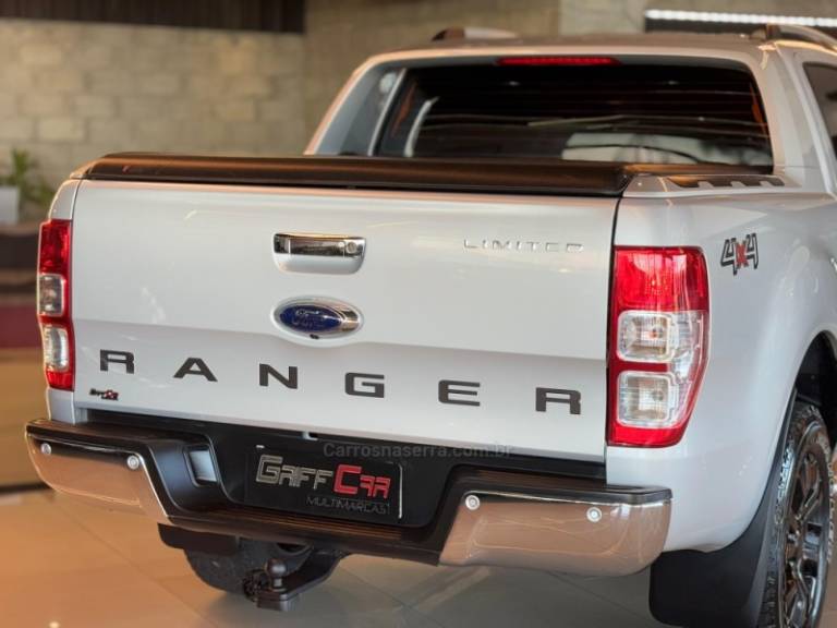 FORD - RANGER - 2017/2018 - Prata - R$ 153.900,00