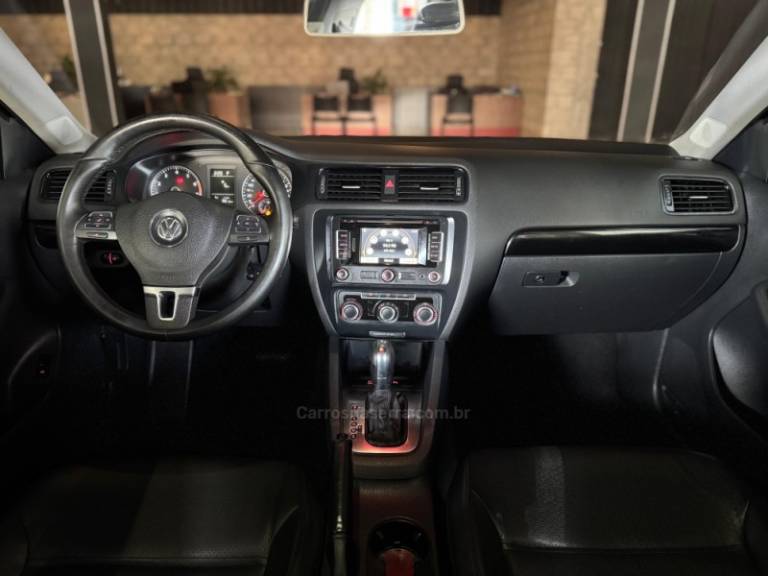 VOLKSWAGEN - JETTA - 2012/2013 - Preta - R$ 68.900,00