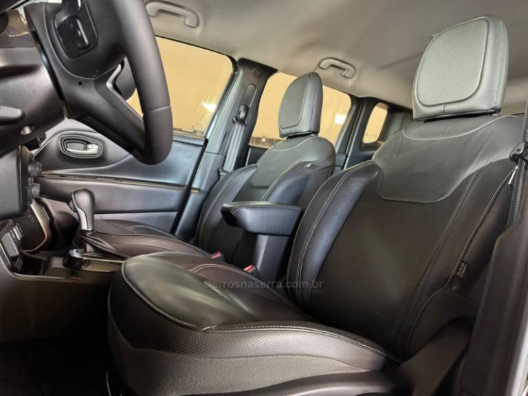JEEP - RENEGADE - 2023/2024 - Preta - R$ 121.900,00