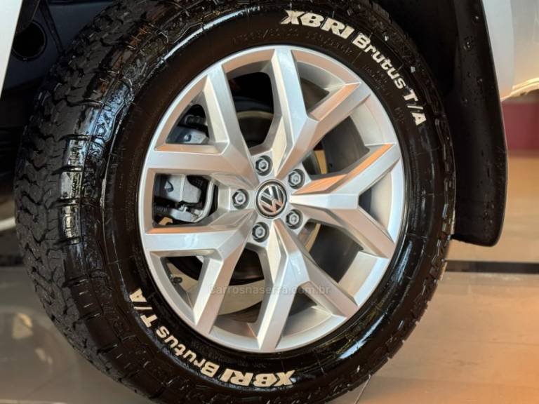 VOLKSWAGEN - AMAROK - 2017/2018 - Prata - R$ 147.900,00