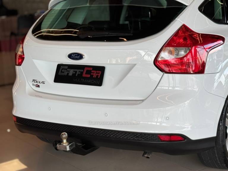 FORD - FOCUS - 2014/2015 - Branca - R$ 54.900,00