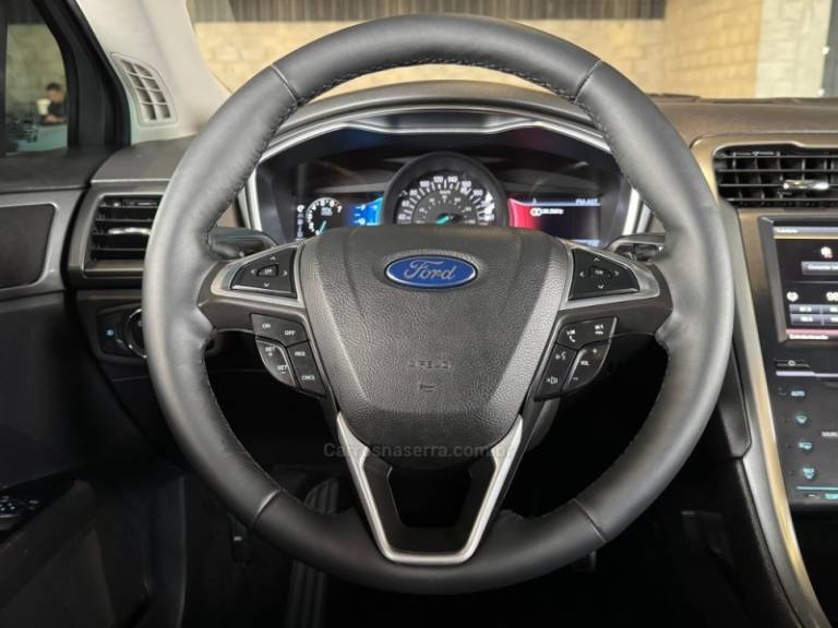 FORD - FUSION - 2013/2014 - Branca - R$ 77.900,00