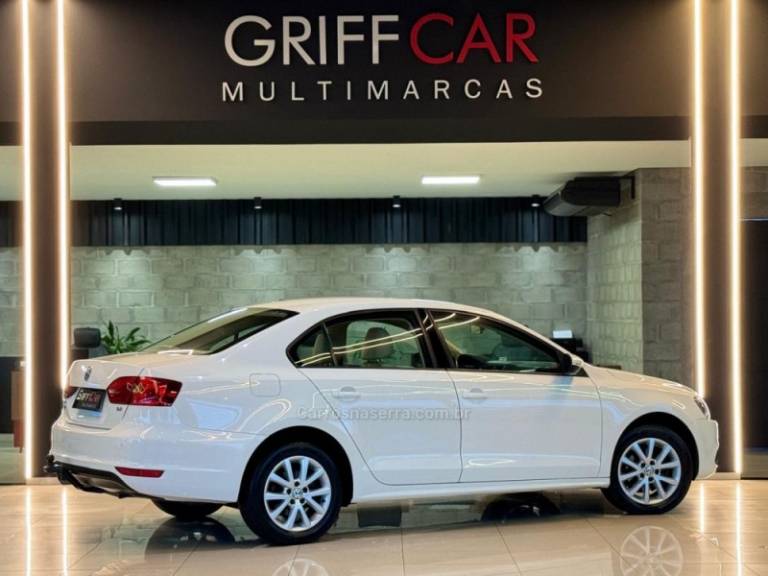 VOLKSWAGEN - JETTA - 2011/2012 - Branca - R$ 59.900,00