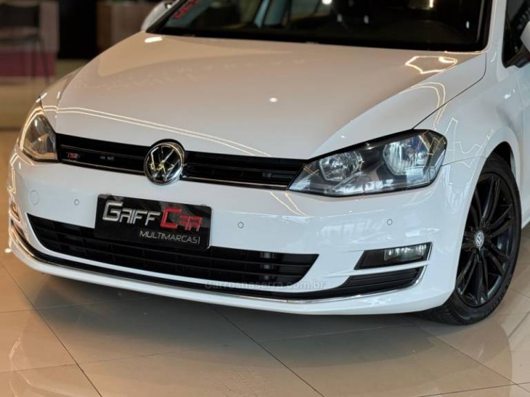 VOLKSWAGEN - GOLF - 2013/2014 - Branca - R$ 88.900,00