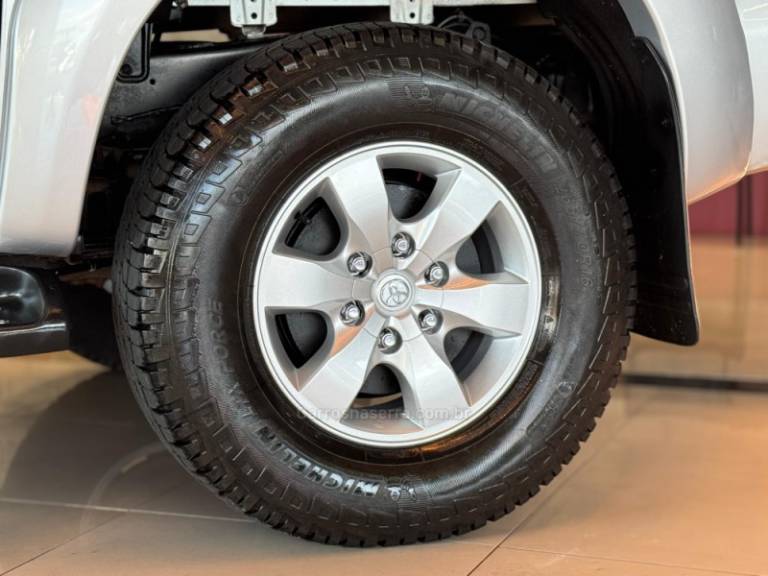 TOYOTA - HILUX - 2014/2014 - Prata - R$ 147.900,00