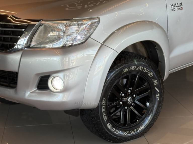 TOYOTA - HILUX - 2014/2014 - Prata - R$ 147.900,00