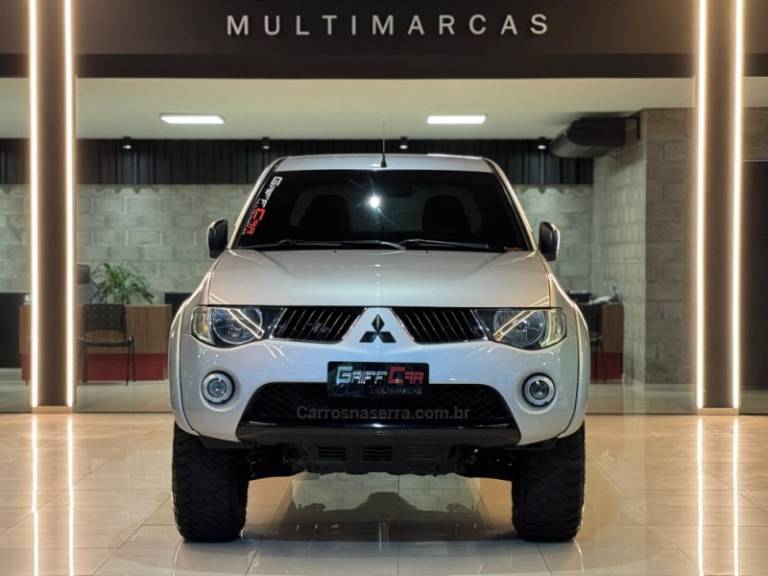 MITSUBISHI - L200 TRITON - 2009/2010 - Prata - R$ 103.900,00