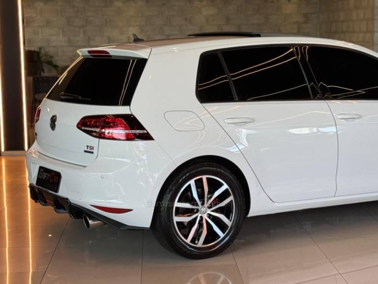 VOLKSWAGEN - GOLF - 2014/2014 - Branca - R$ 89.900,00