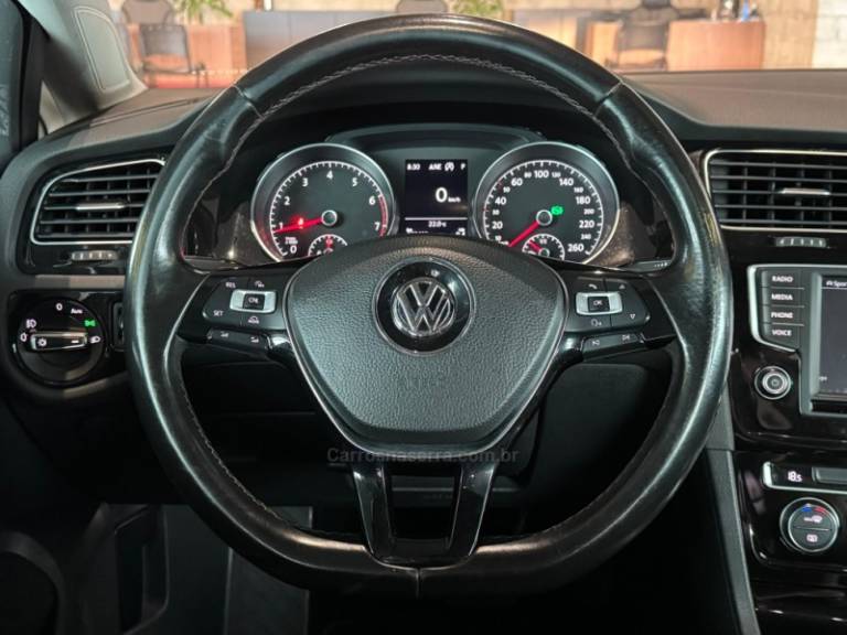 VOLKSWAGEN - GOLF - 2017/2017 - Branca - R$ 109.900,00