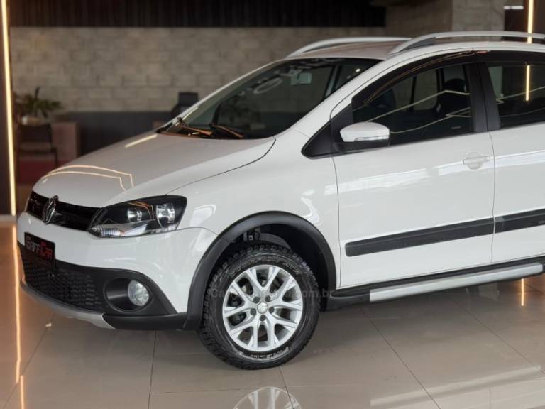 VOLKSWAGEN - CROSSFOX - 2013/2013 - Branca - R$ 43.900,00