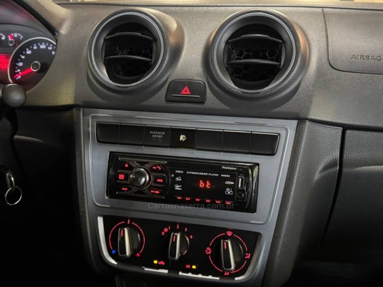 VOLKSWAGEN - SAVEIRO - 2014/2015 - Branca - R$ 52.900,00