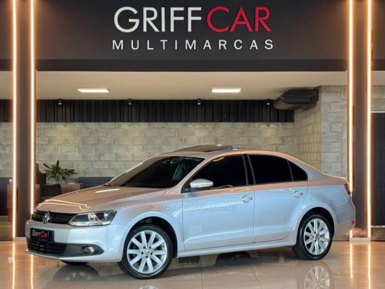 VOLKSWAGEN - JETTA - 2013/2014 - Prata - R$ 75.900,00