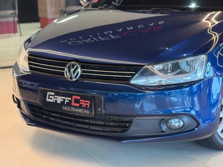 VOLKSWAGEN - JETTA - 2011/2012 - Azul - R$ 59.900,00