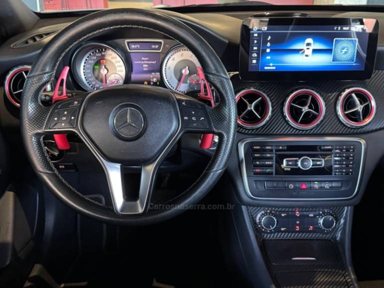 MERCEDES-BENZ - GLA 200 - 2014/2015 - Prata - R$ 89.900,00