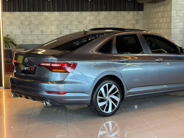 VOLKSWAGEN - JETTA - 2018/2019 - Cinza - R$ 159.900,00