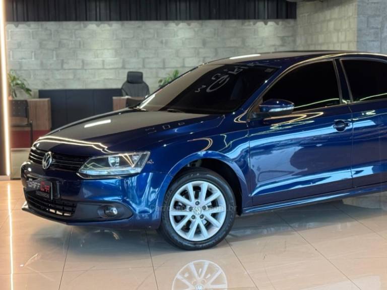 VOLKSWAGEN - JETTA - 2011/2012 - Azul - R$ 61.900,00