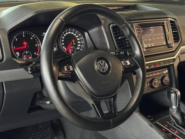 VOLKSWAGEN - AMAROK - 2017/2018 - Preta - R$ 148.900,00