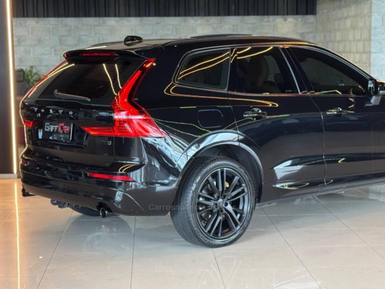 VOLVO - XC60 - 2019/2020 - Preta - R$ 189.900,00