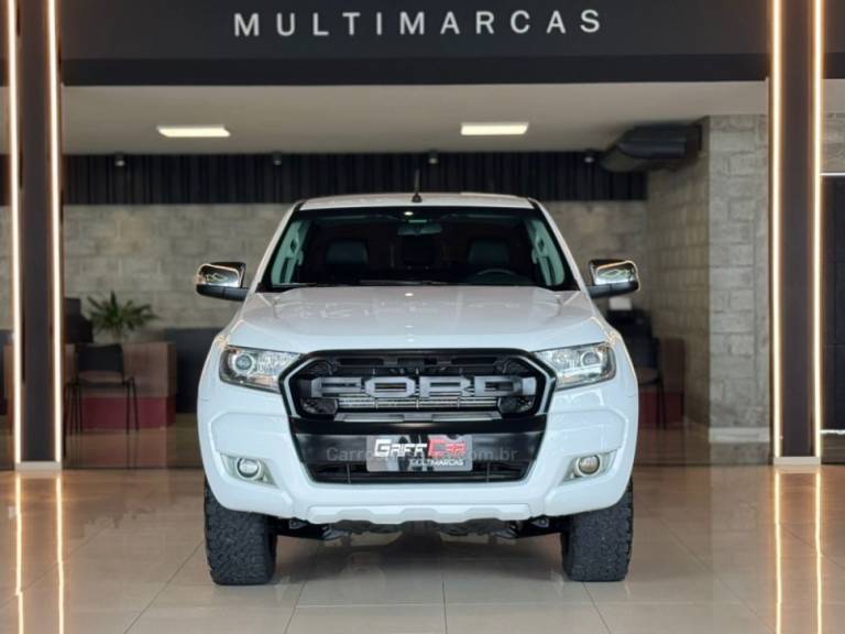 FORD - RANGER - 2016/2017 - Branca - R$ 147.900,00