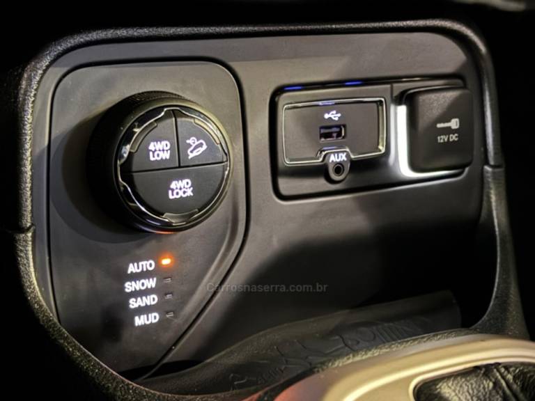 JEEP - RENEGADE - 2016/2017 - Branca - R$ 84.900,00