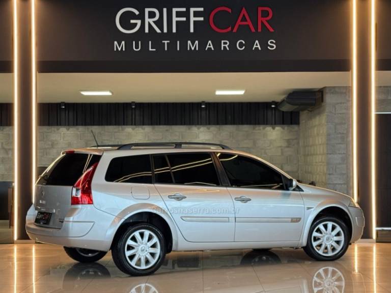 RENAULT - MÉGANE - 2011/2011 - Prata - R$ 35.900,00