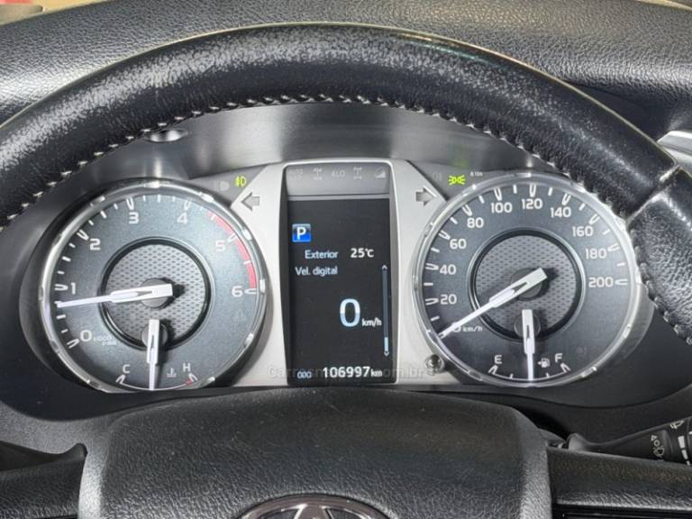 TOYOTA - HILUX - 2020/2021 - Preta - R$ 249.900,00