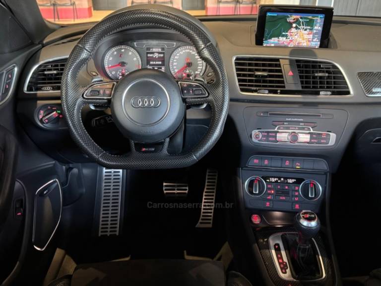 AUDI - RS Q3 - 2016/2017 - Branca - R$ 209.900,00