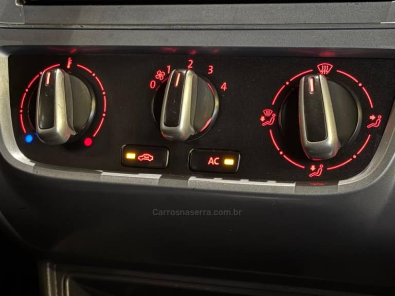 VOLKSWAGEN - SAVEIRO - 2014/2015 - Branca - R$ 52.900,00