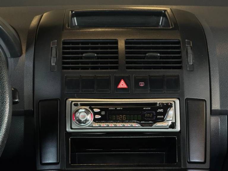 VOLKSWAGEN - POLO SEDAN - 2007/2007 - Prata - R$ 37.900,00