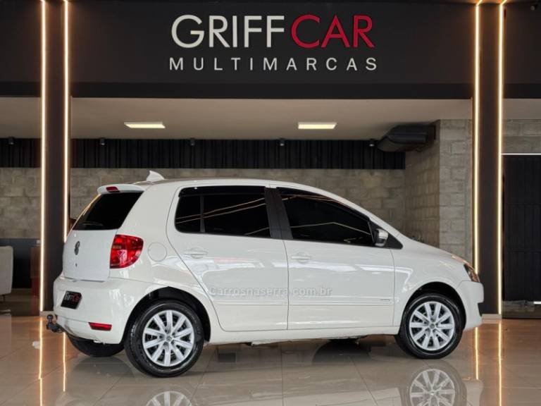 VOLKSWAGEN - FOX - 2013/2014 - Branca - R$ 41.900,00