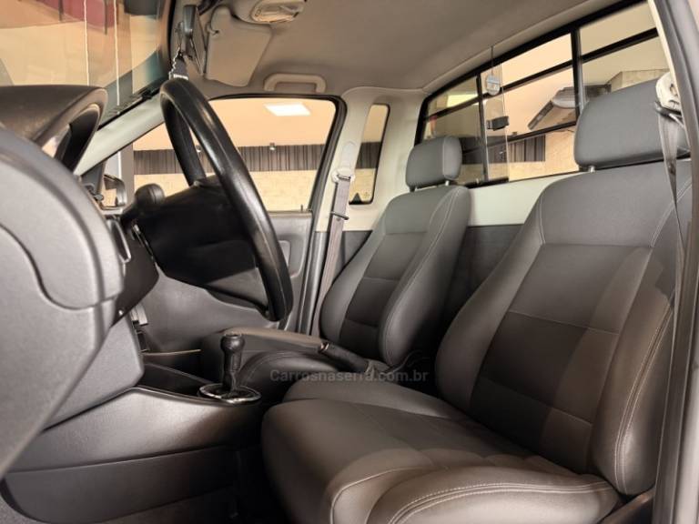 VOLKSWAGEN - SAVEIRO - 2005/2005 - Cinza - R$ 69.900,00