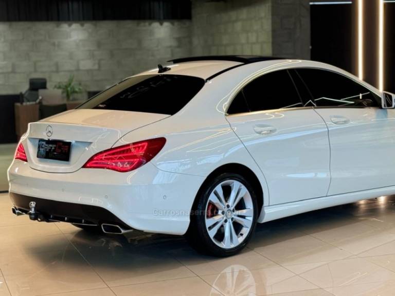 MERCEDES-BENZ - CLA 200 - 2014/2015 - Branca - R$ 119.900,00