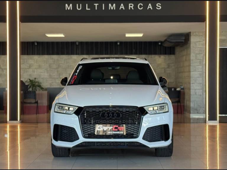 AUDI - RS Q3 - 2016/2017 - Branca - R$ 209.900,00