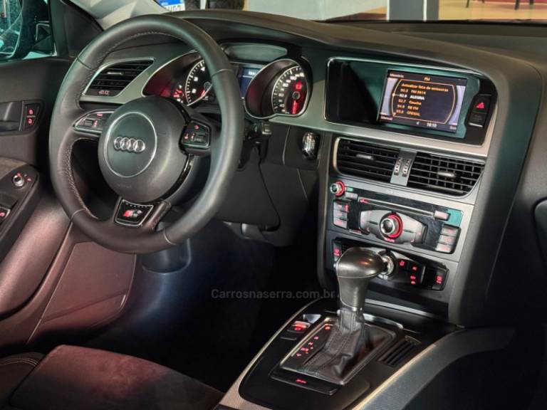 AUDI - A5 - 2012/2013 - Preta - R$ 98.900,00