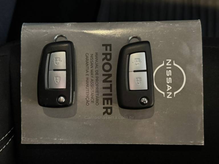 NISSAN - FRONTIER - 2022/2023 - Preta - R$ 183.900,00