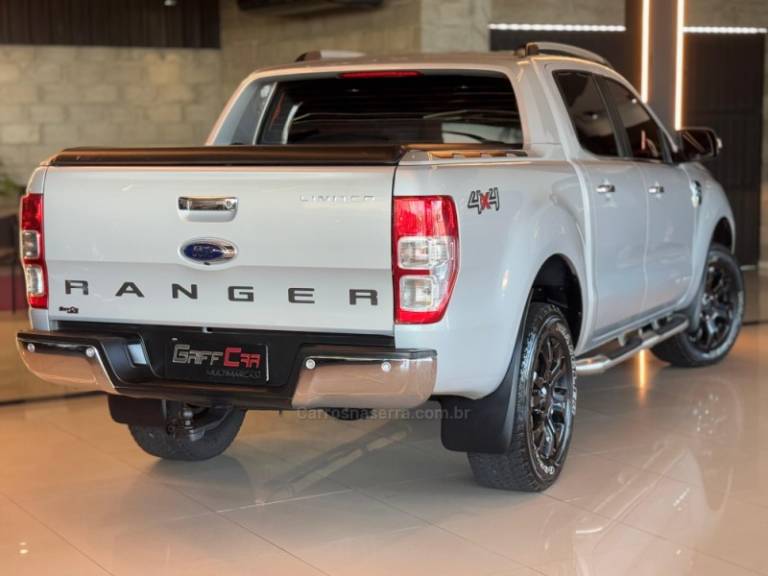 FORD - RANGER - 2017/2018 - Prata - R$ 153.900,00