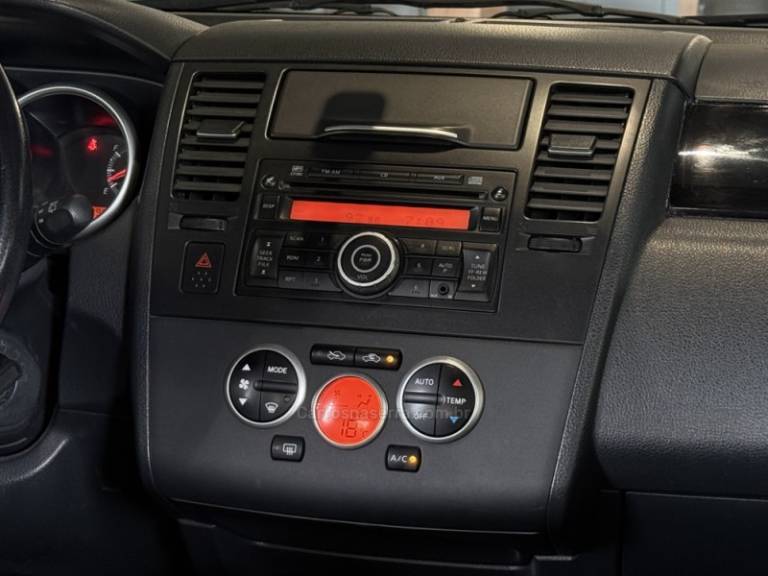 NISSAN - TIIDA - 2010/2011 - Prata - R$ 43.900,00