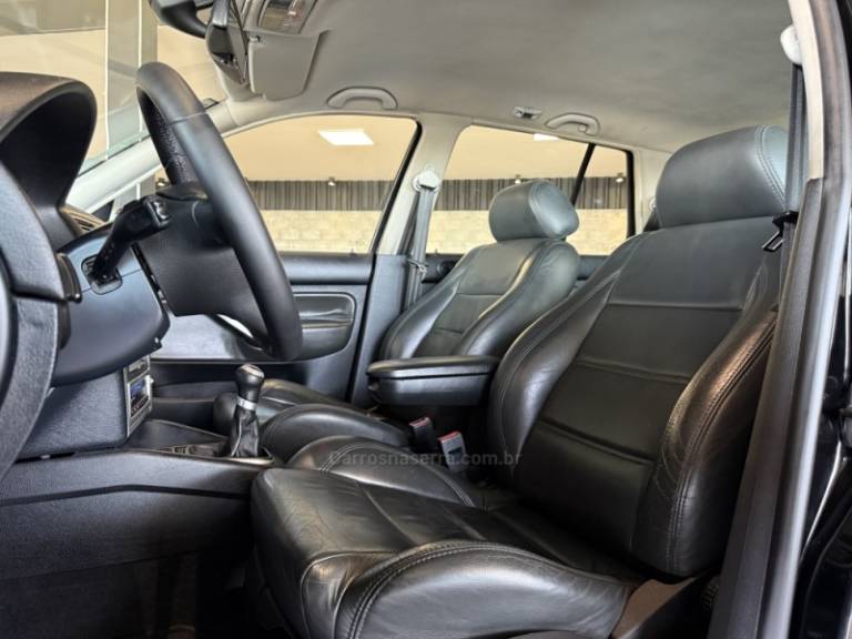 VOLKSWAGEN - GOLF - 2013/2013 - Preta - R$ 64.900,00