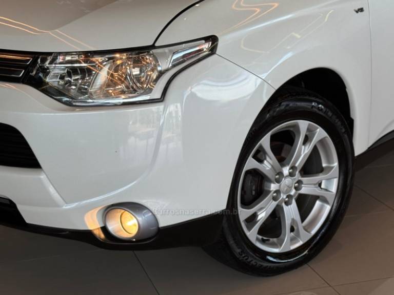 MITSUBISHI - OUTLANDER - 2013/2014 - Branca - R$ 81.900,00